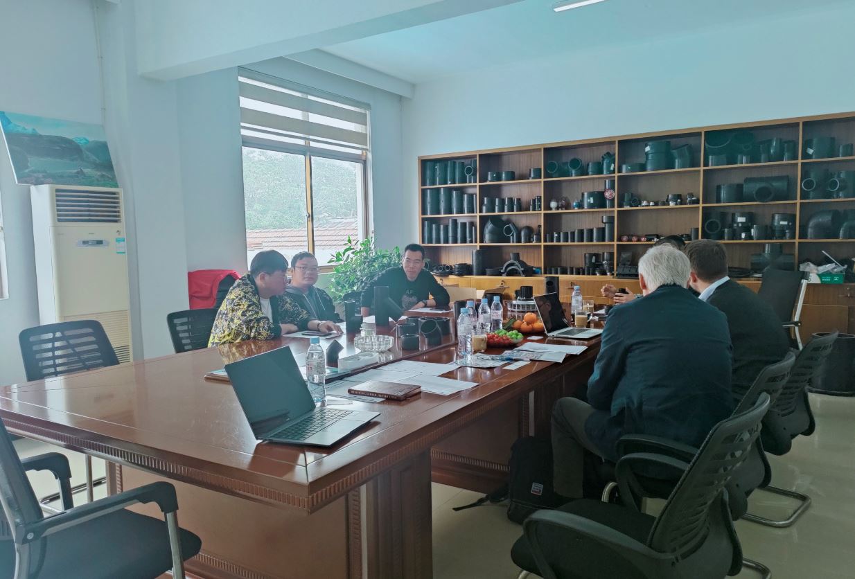 Pelanggan Switzerland melawat untuk membincangkan pembangunan masa depan projek kelengkapan siphon
